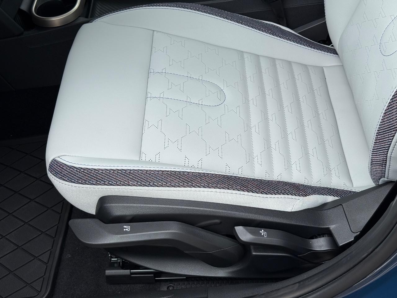 MINI Hardtop 4 Door Vehicle Image 15