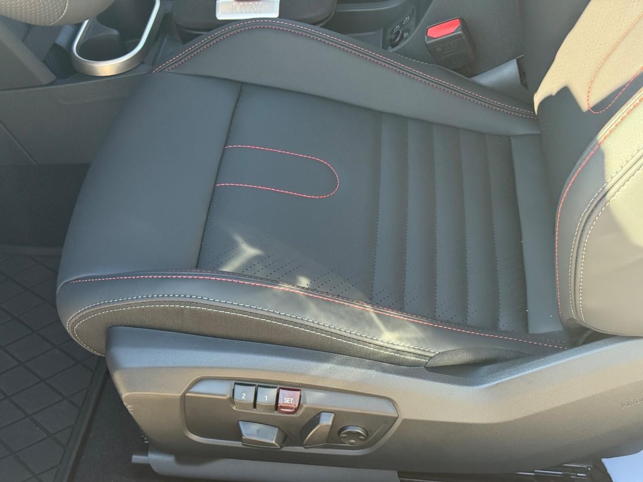 MINI Hardtop 2 Door Vehicle Image 15