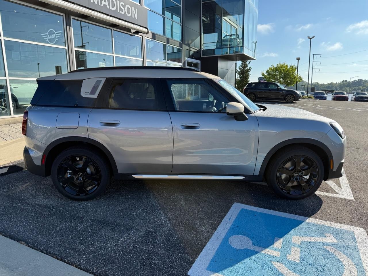 MINI Countryman Vehicle Image 02