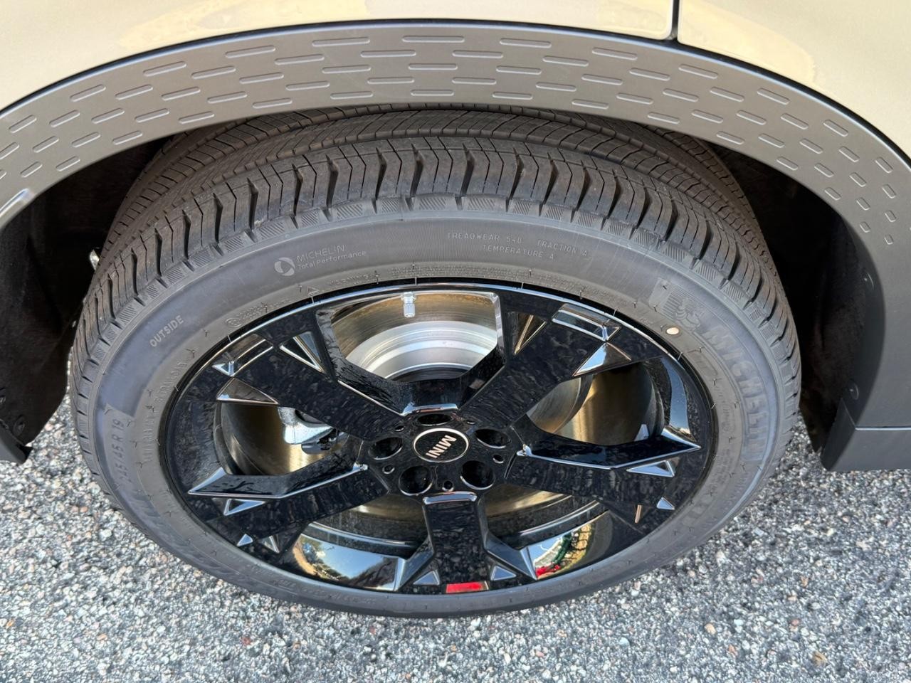 MINI Countryman Vehicle Image 04