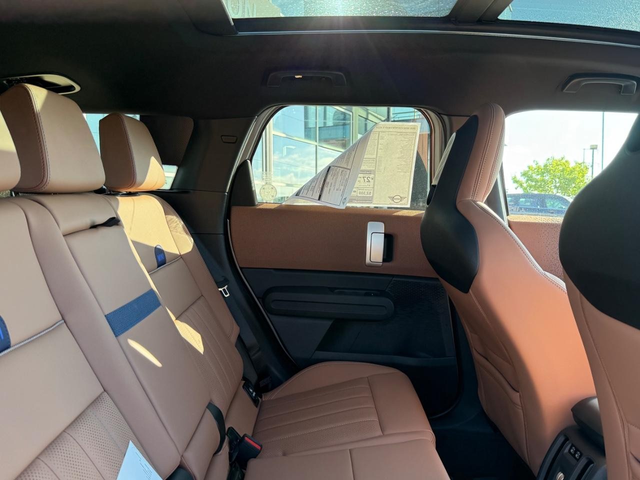 MINI Countryman Vehicle Image 05