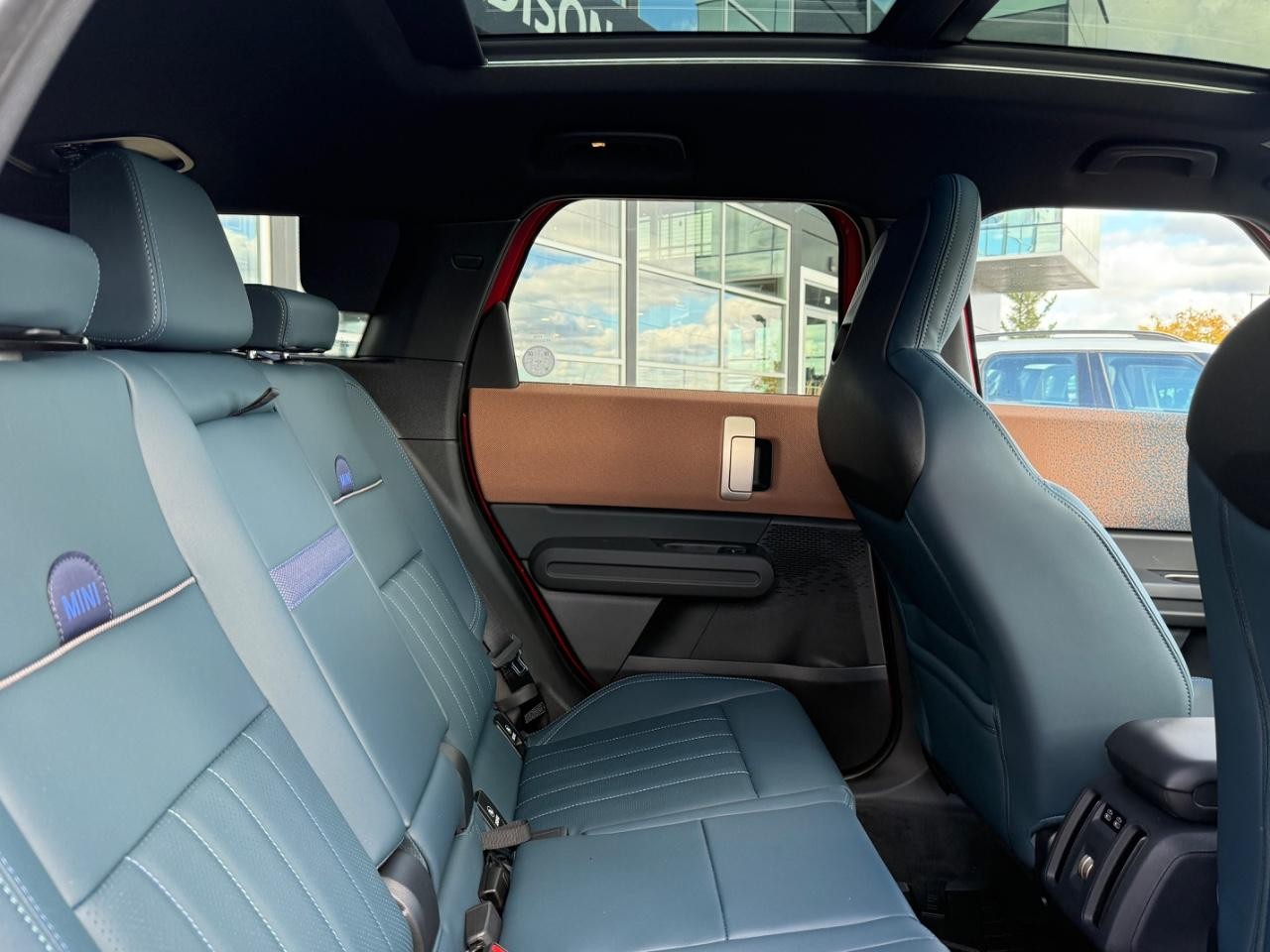 MINI Countryman Vehicle Image 05