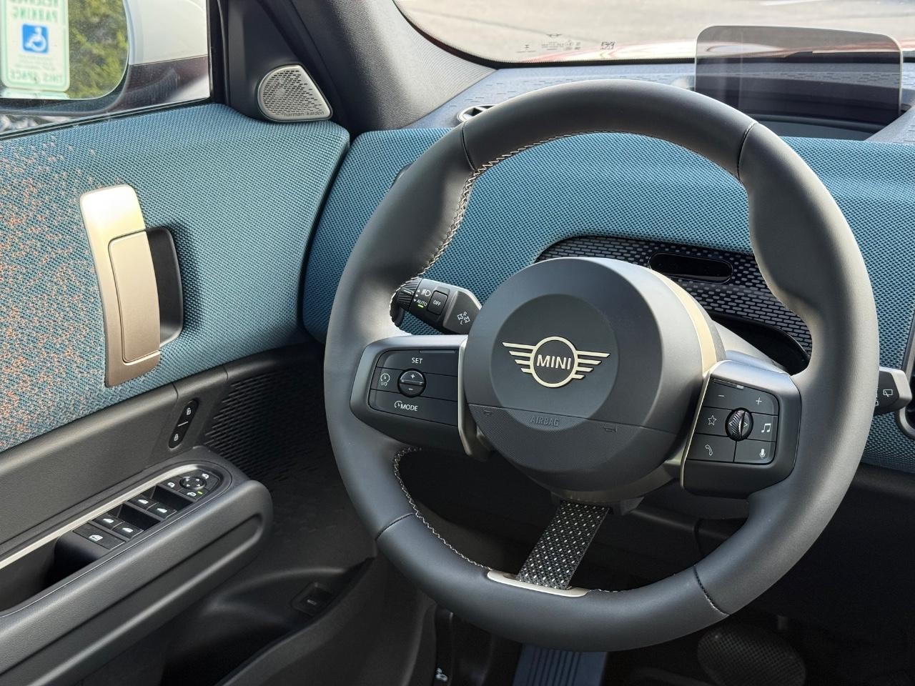 MINI Countryman Vehicle Image 09