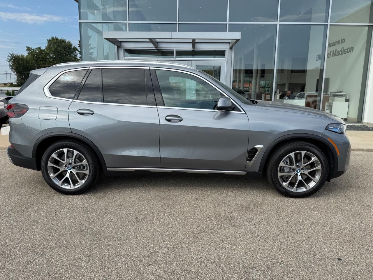 BMW X5 Vehicle Image 02