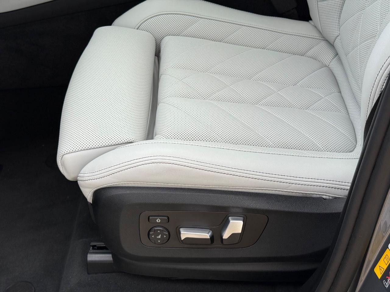 BMW X5 Vehicle Image 21