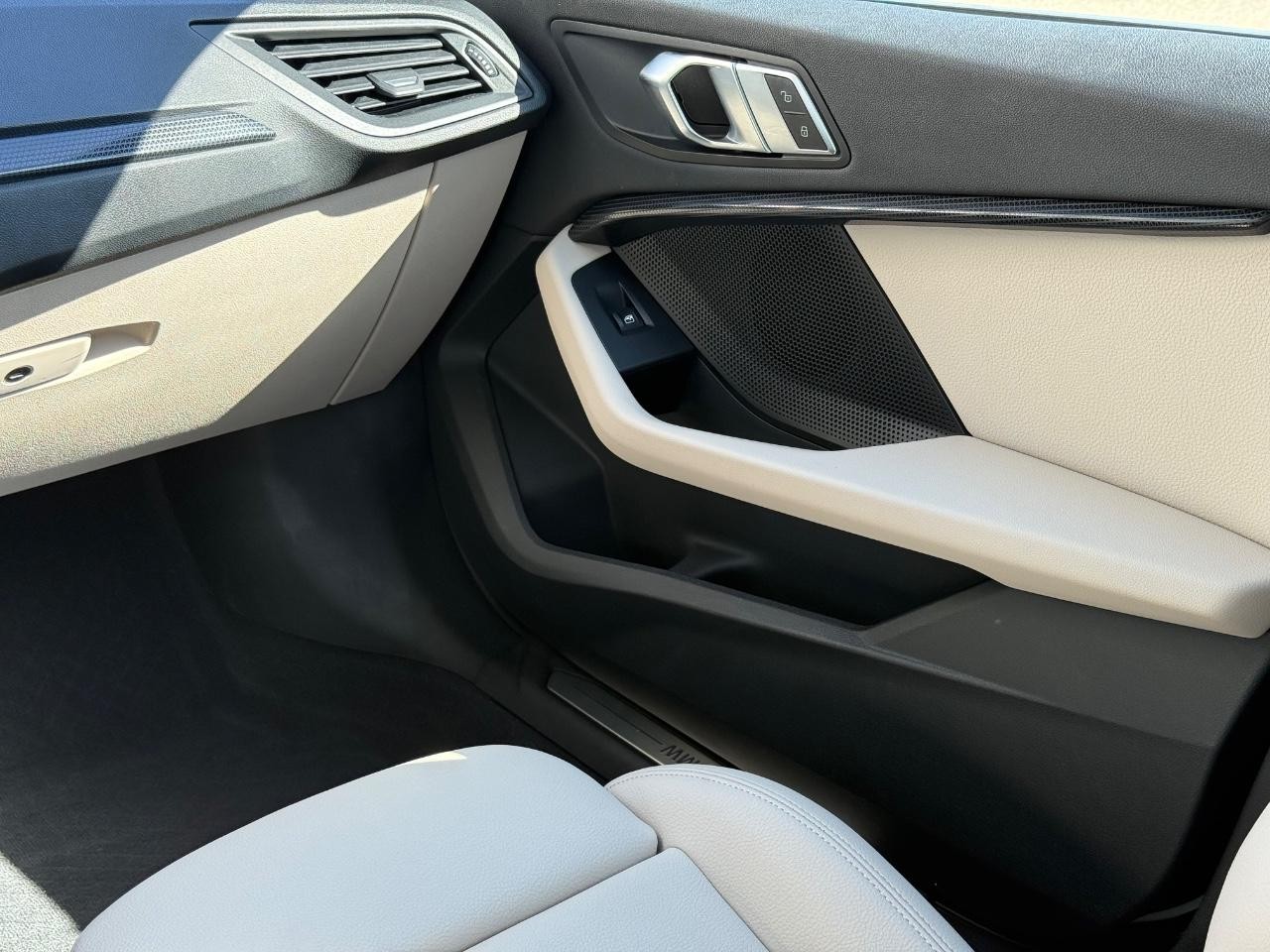 BMW 2 Series Vehicle Image 14