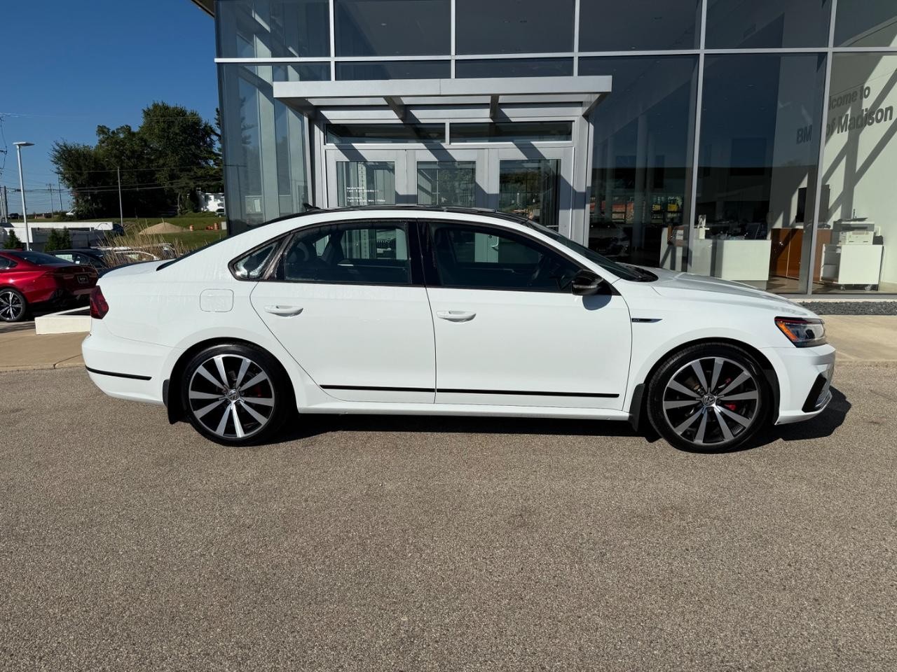 Volkswagen Passat Vehicle Image 02