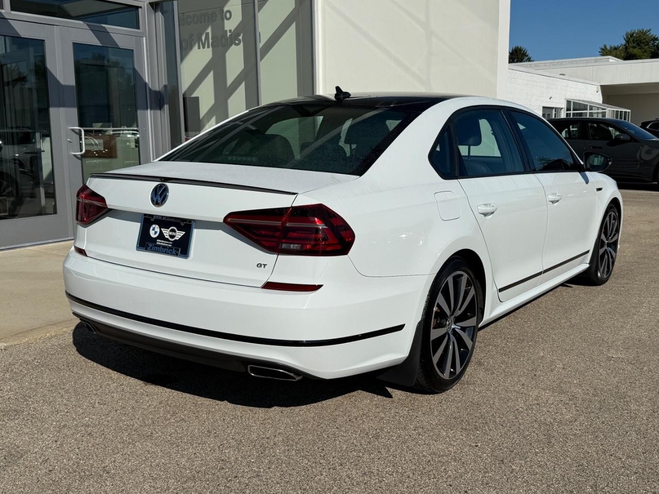 Volkswagen Passat Vehicle Image 03