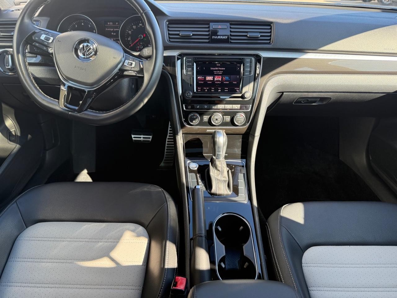 Volkswagen Passat Vehicle Image 10