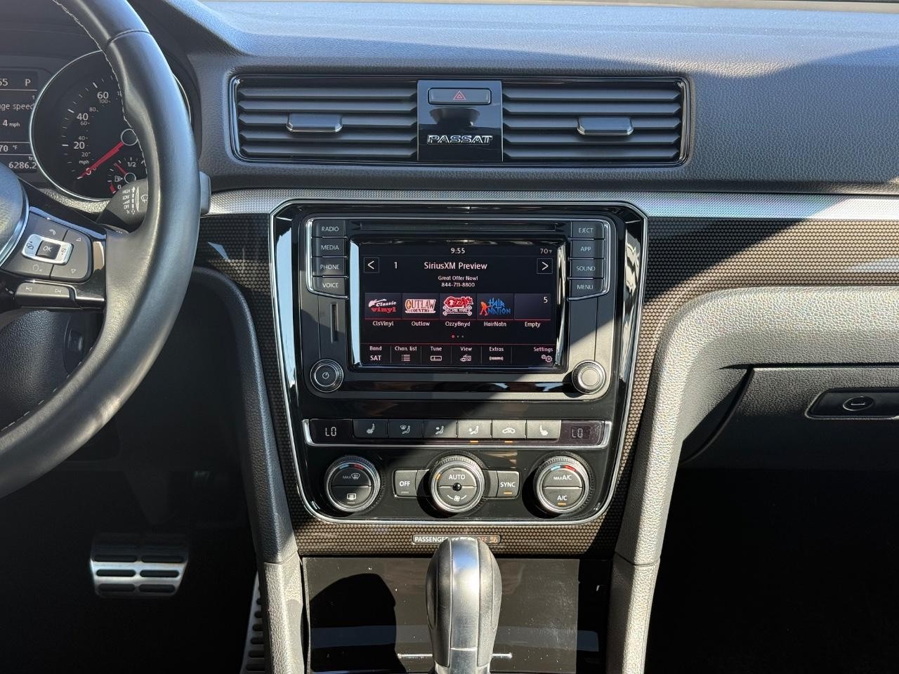 Volkswagen Passat Vehicle Image 11