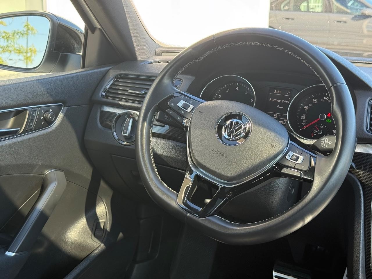 Volkswagen Passat Vehicle Image 13