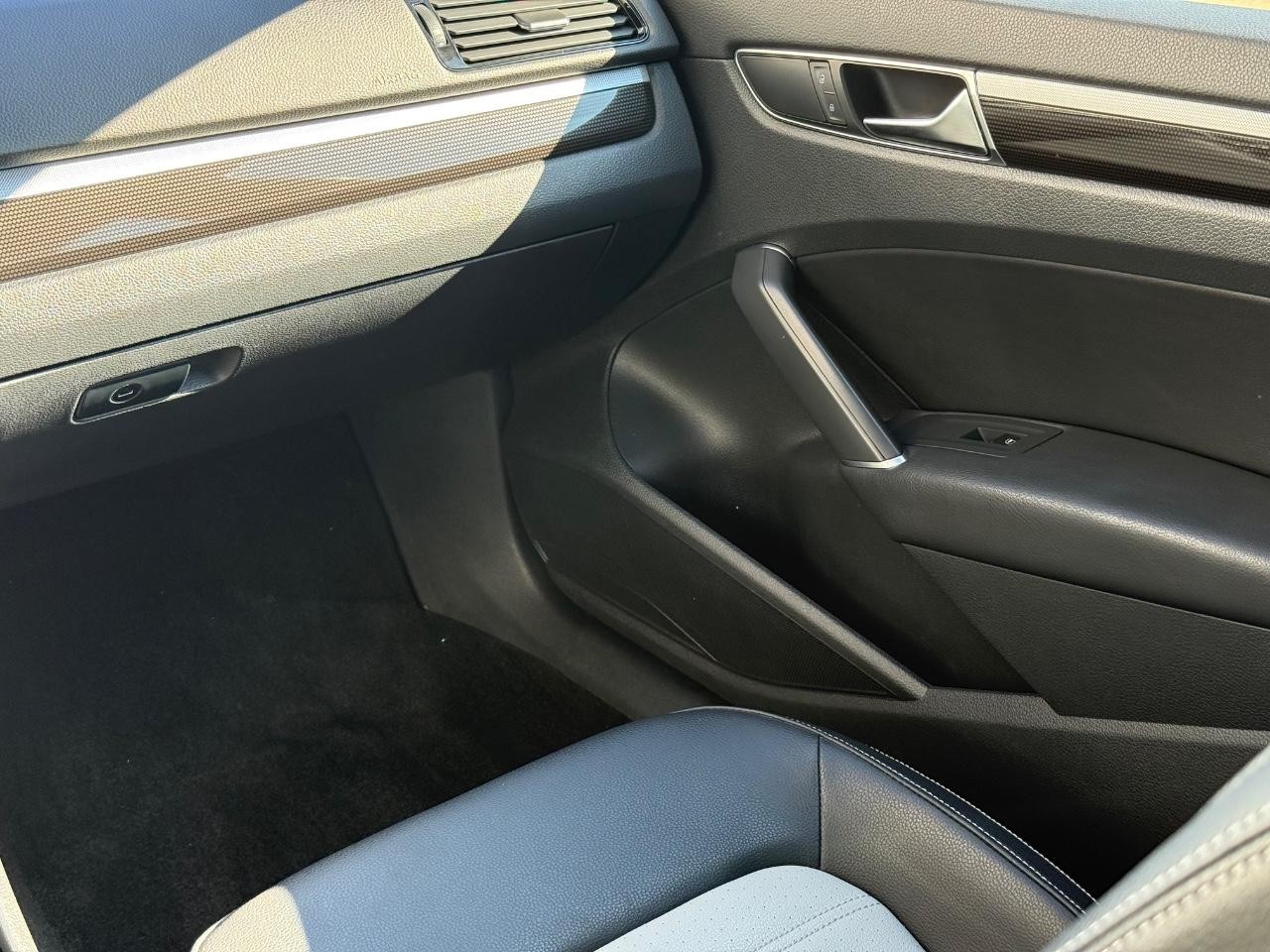 Volkswagen Passat Vehicle Image 14