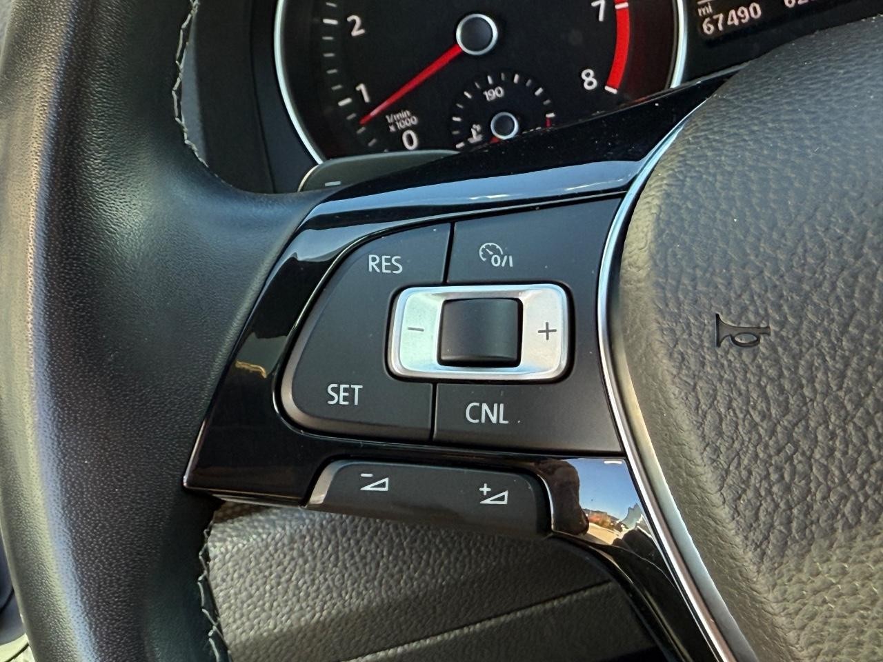 Volkswagen Passat Vehicle Image 15