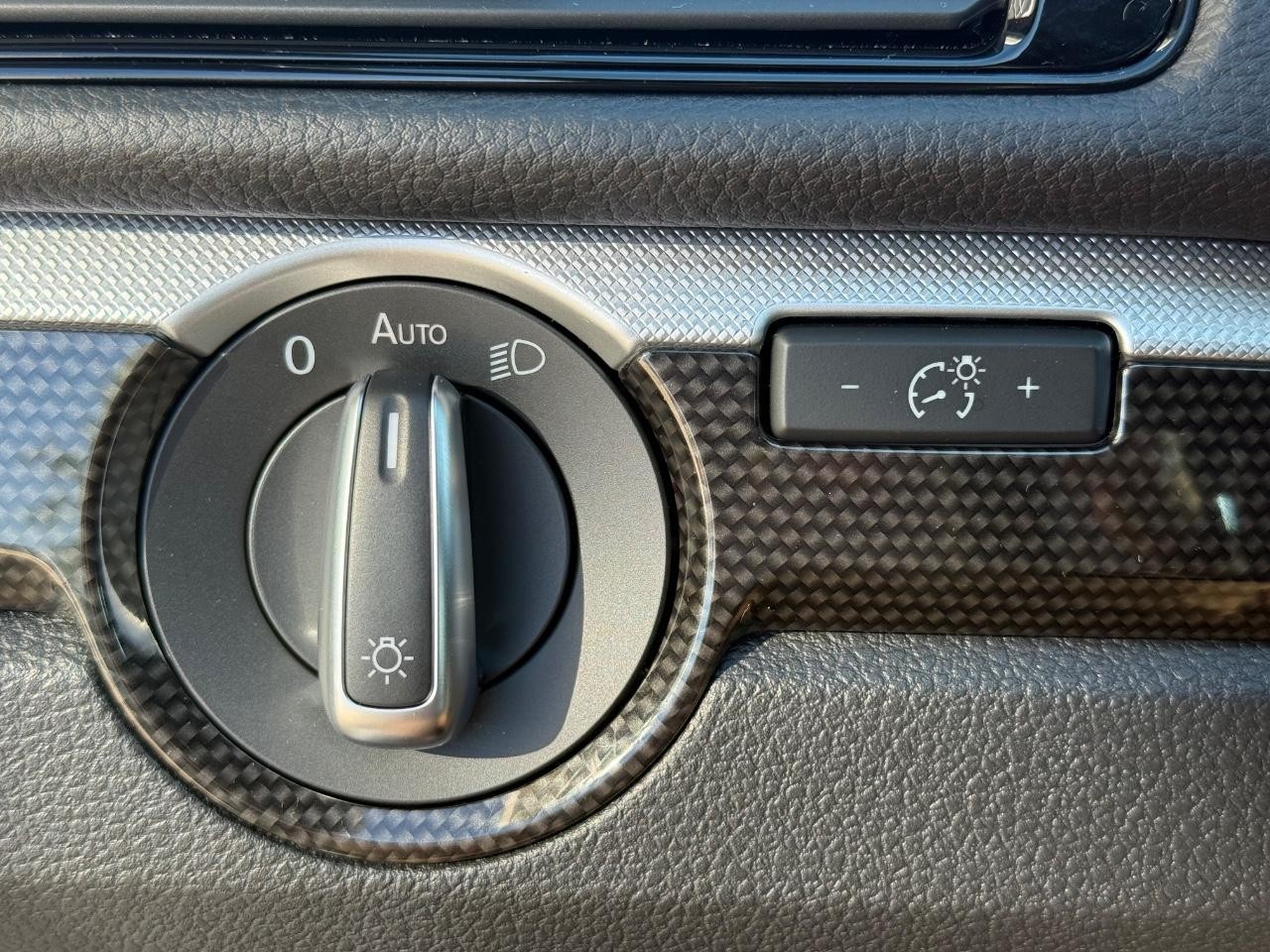 Volkswagen Passat Vehicle Image 20
