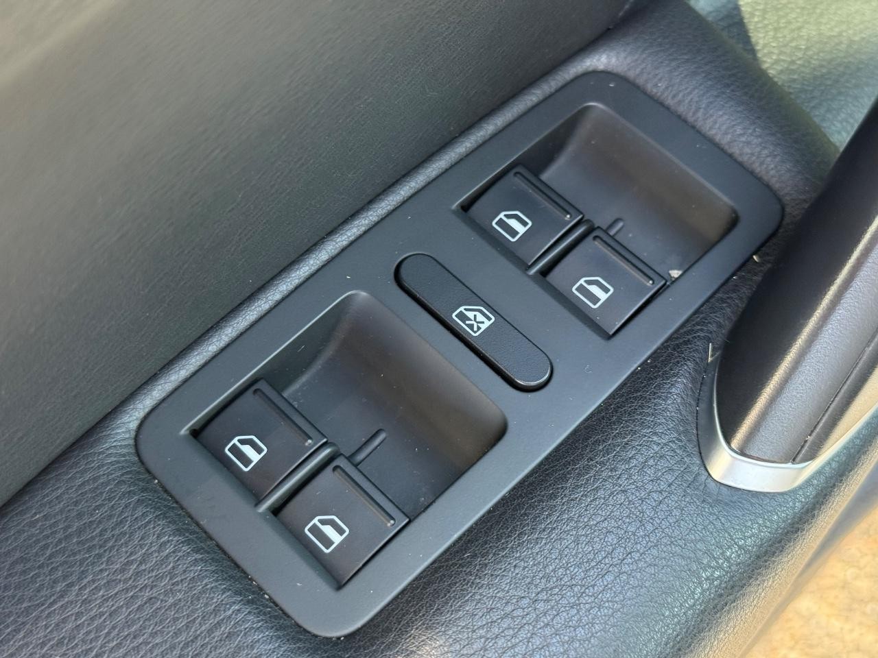 Volkswagen Passat Vehicle Image 22