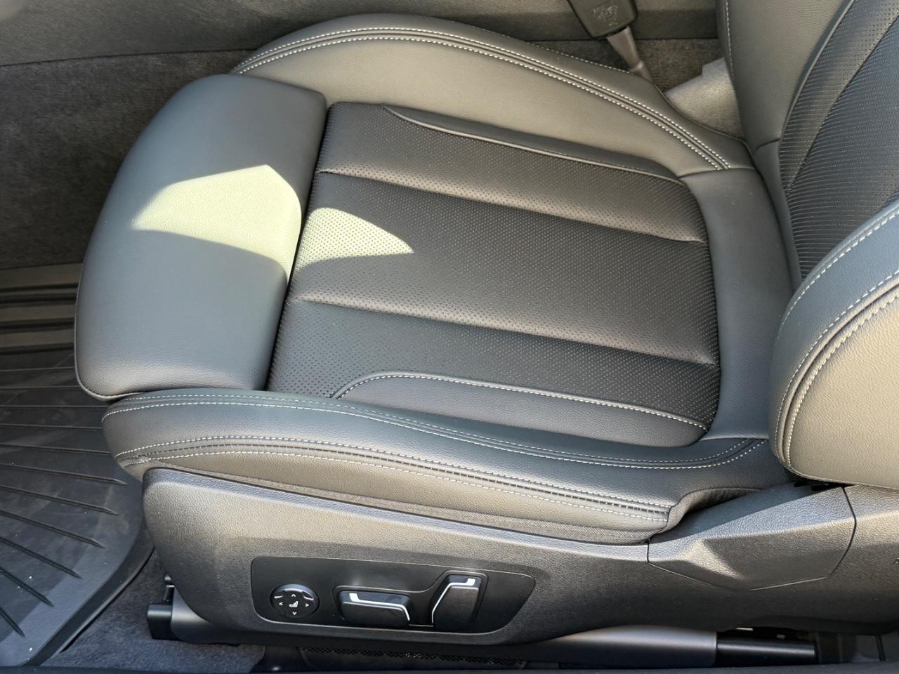 BMW 4 Series Vehicle Image 16