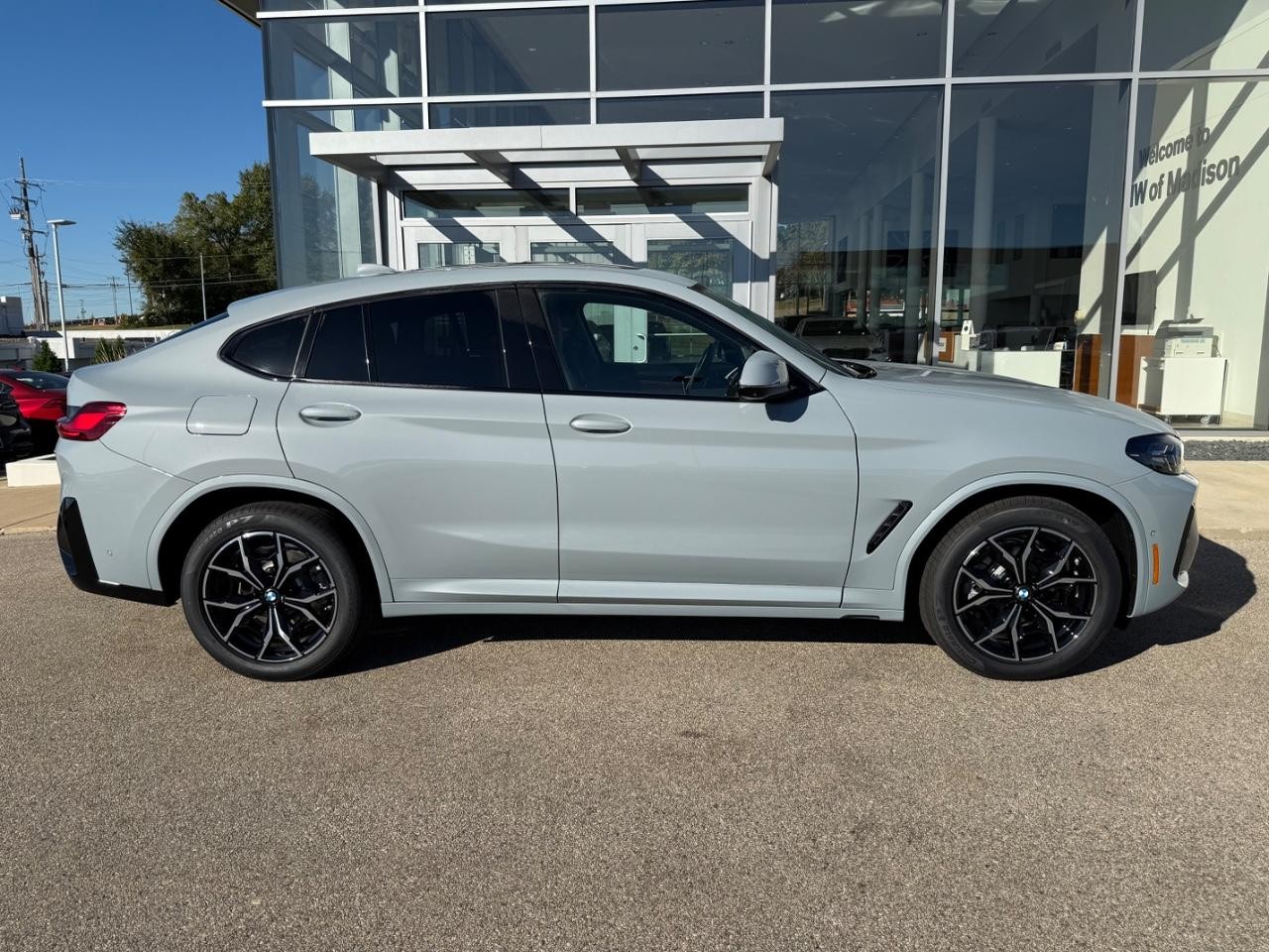 BMW X4 Vehicle Image 02