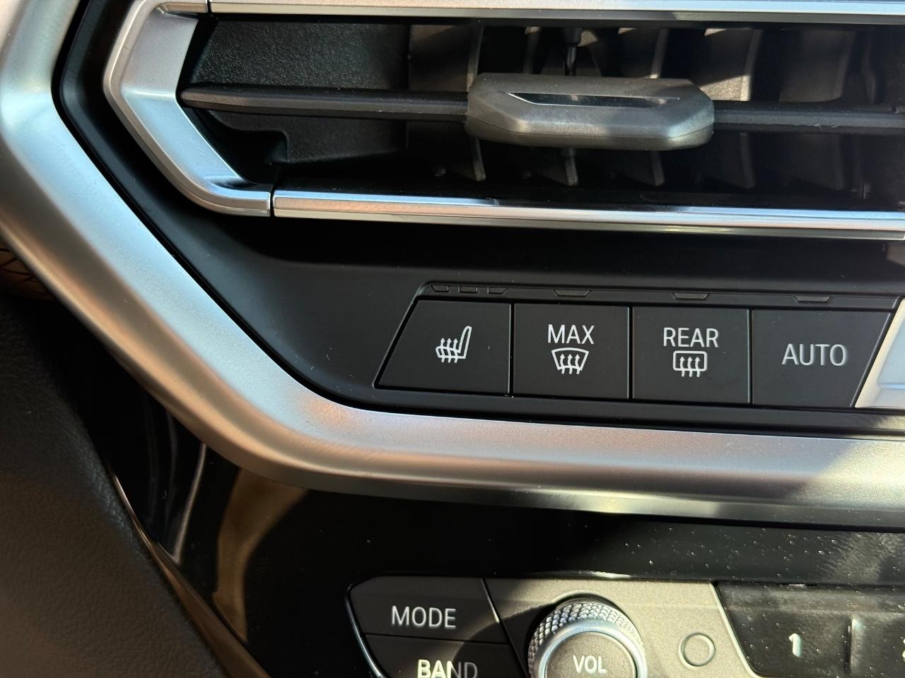 BMW X4 Vehicle Image 15