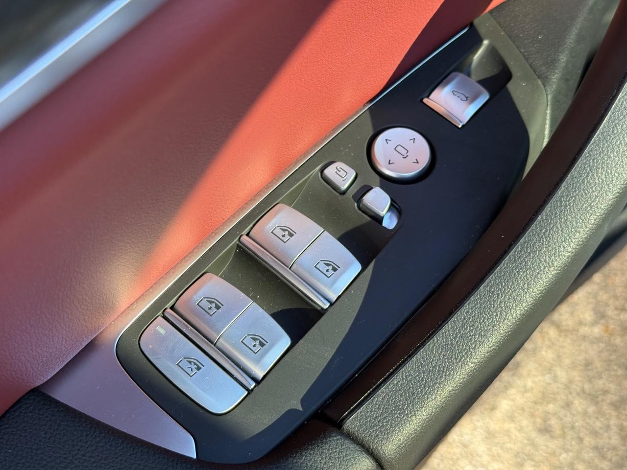 BMW X4 Vehicle Image 16