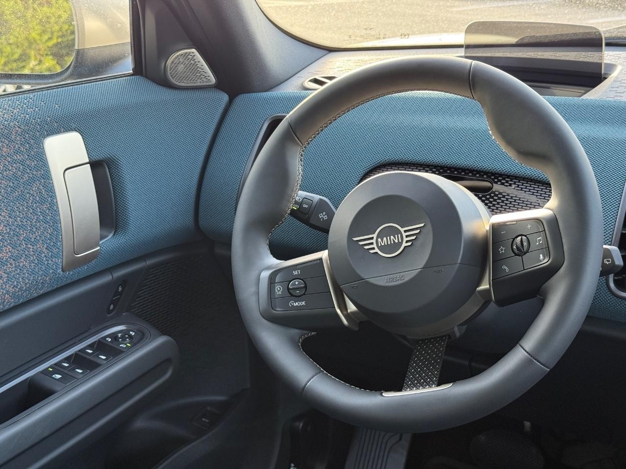 MINI Countryman Vehicle Image 09