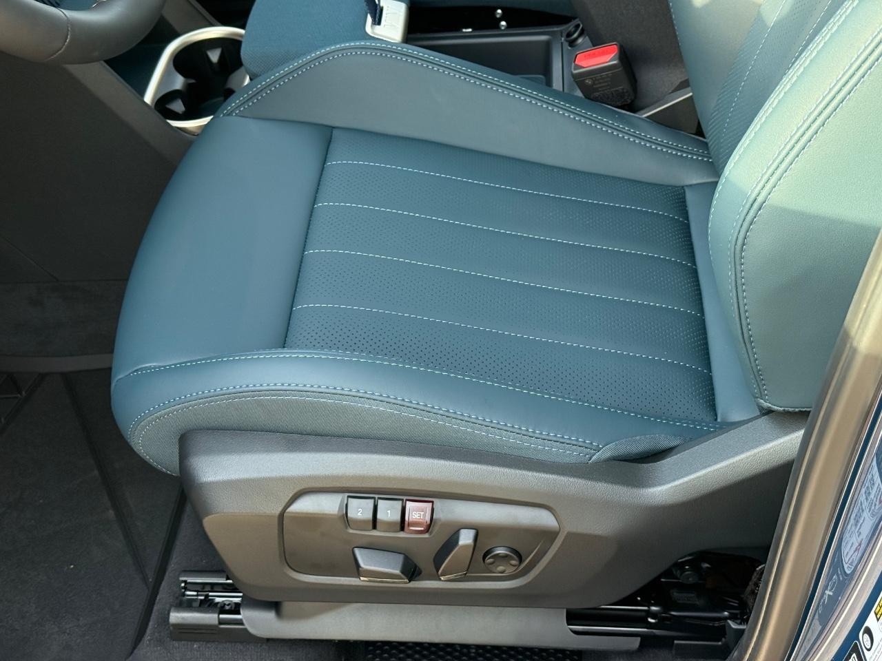 MINI Countryman Vehicle Image 16