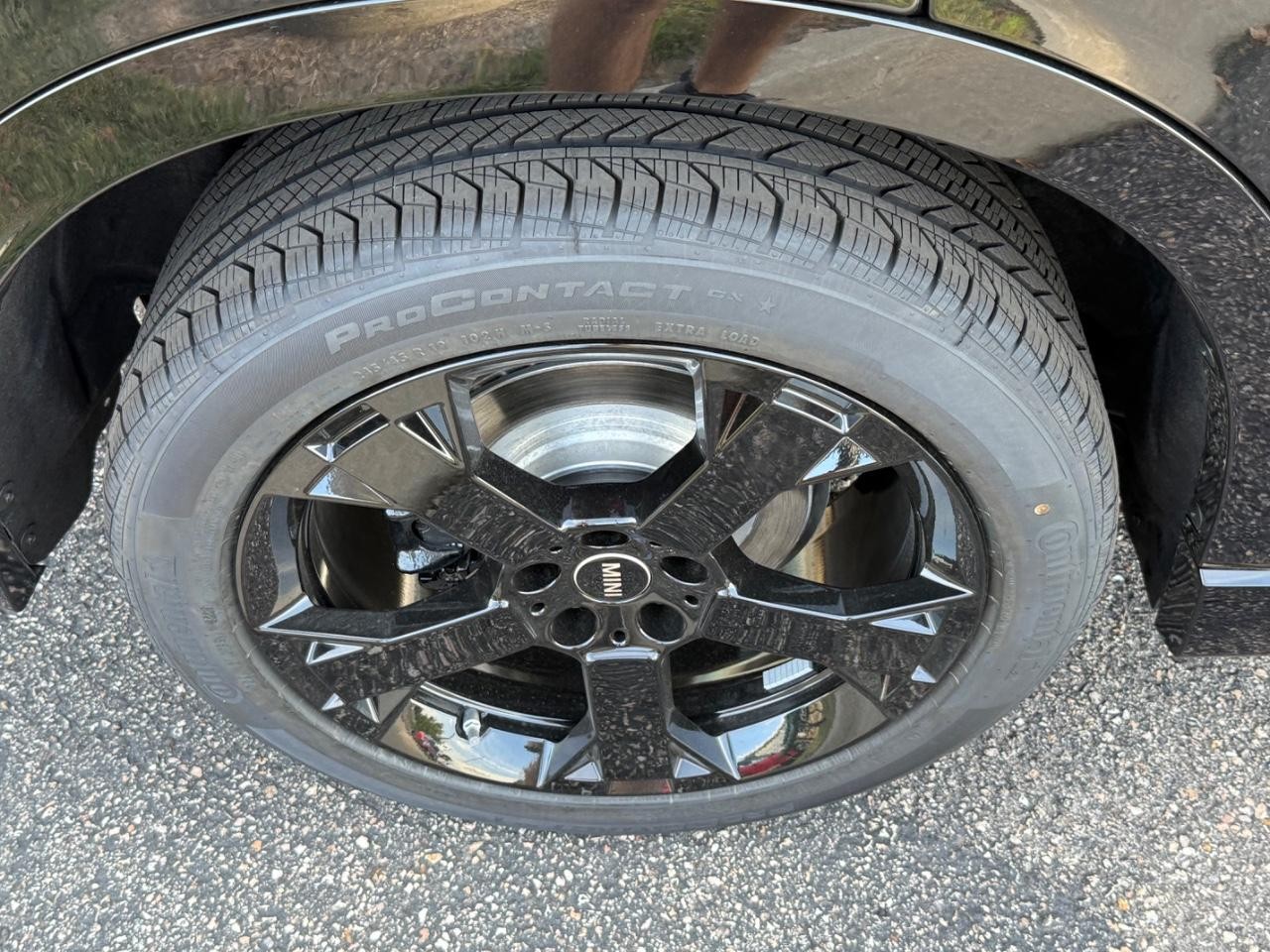 MINI Countryman Vehicle Image 04