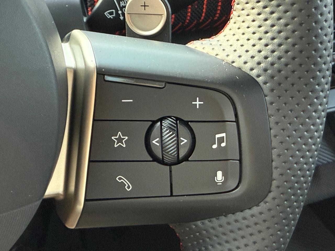 MINI Countryman Vehicle Image 12