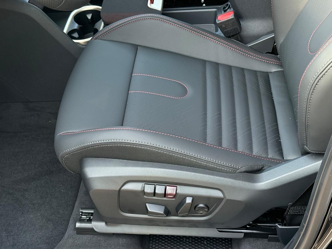 MINI Countryman Vehicle Image 16