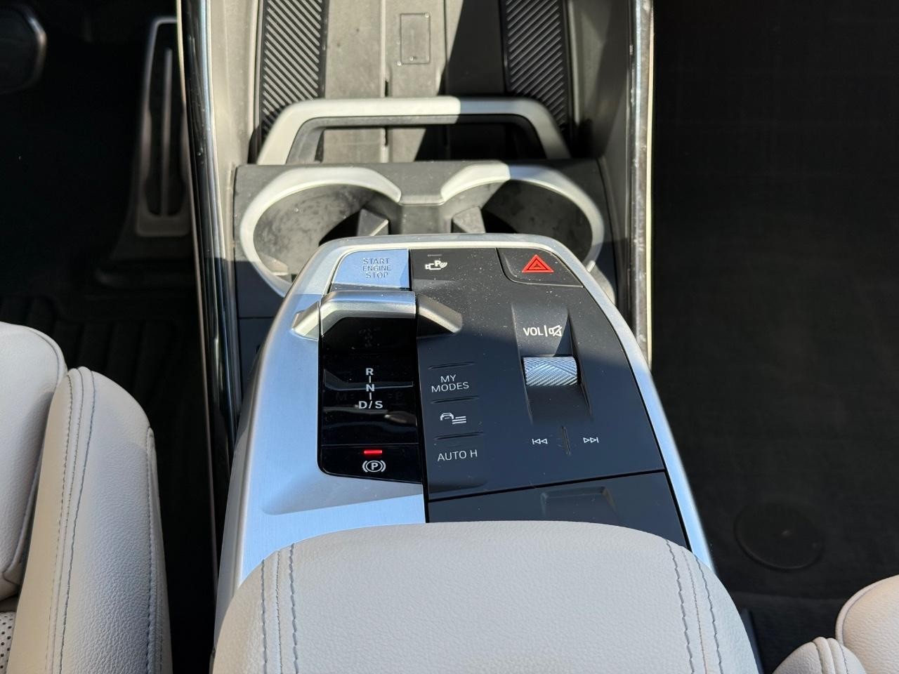 BMW X1 Vehicle Image 12