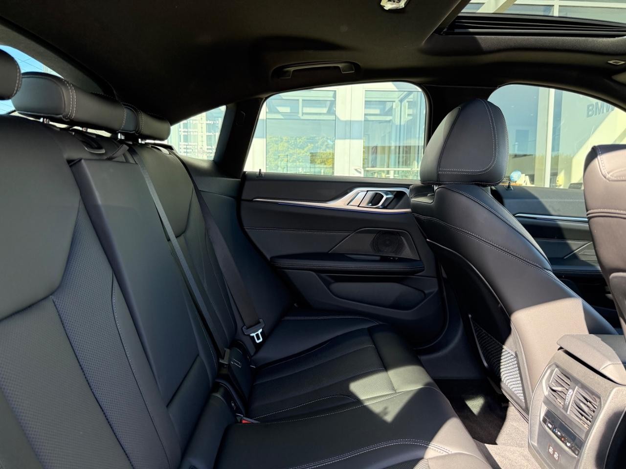 BMW 4 Series Vehicle Image 09
