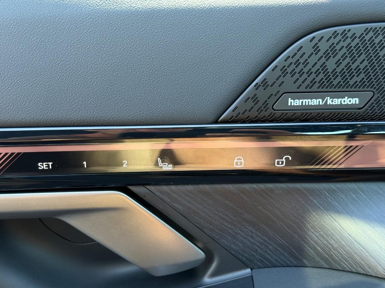 BMW 5 Series Vehicle Image 15