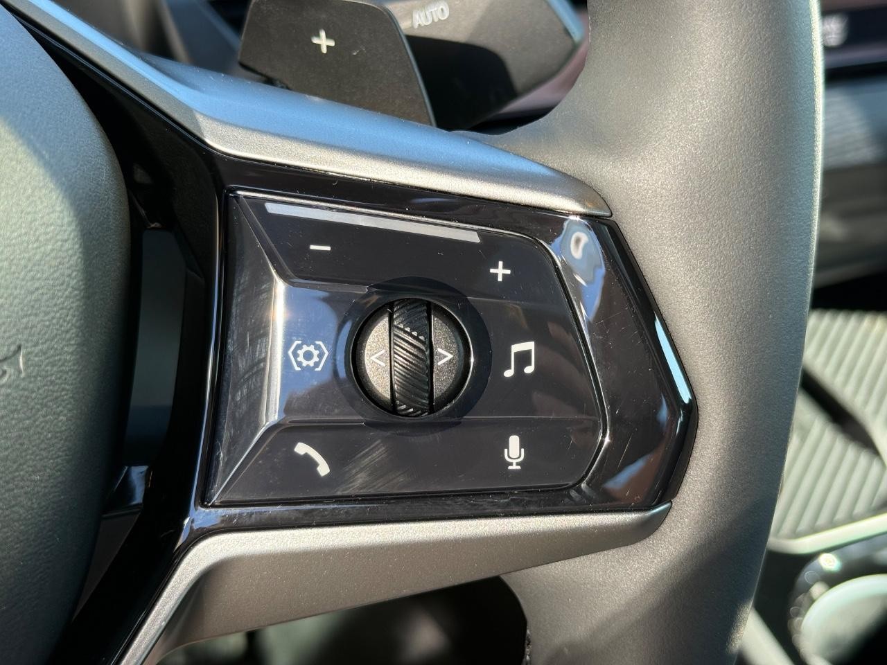 BMW 5 Series Vehicle Image 17