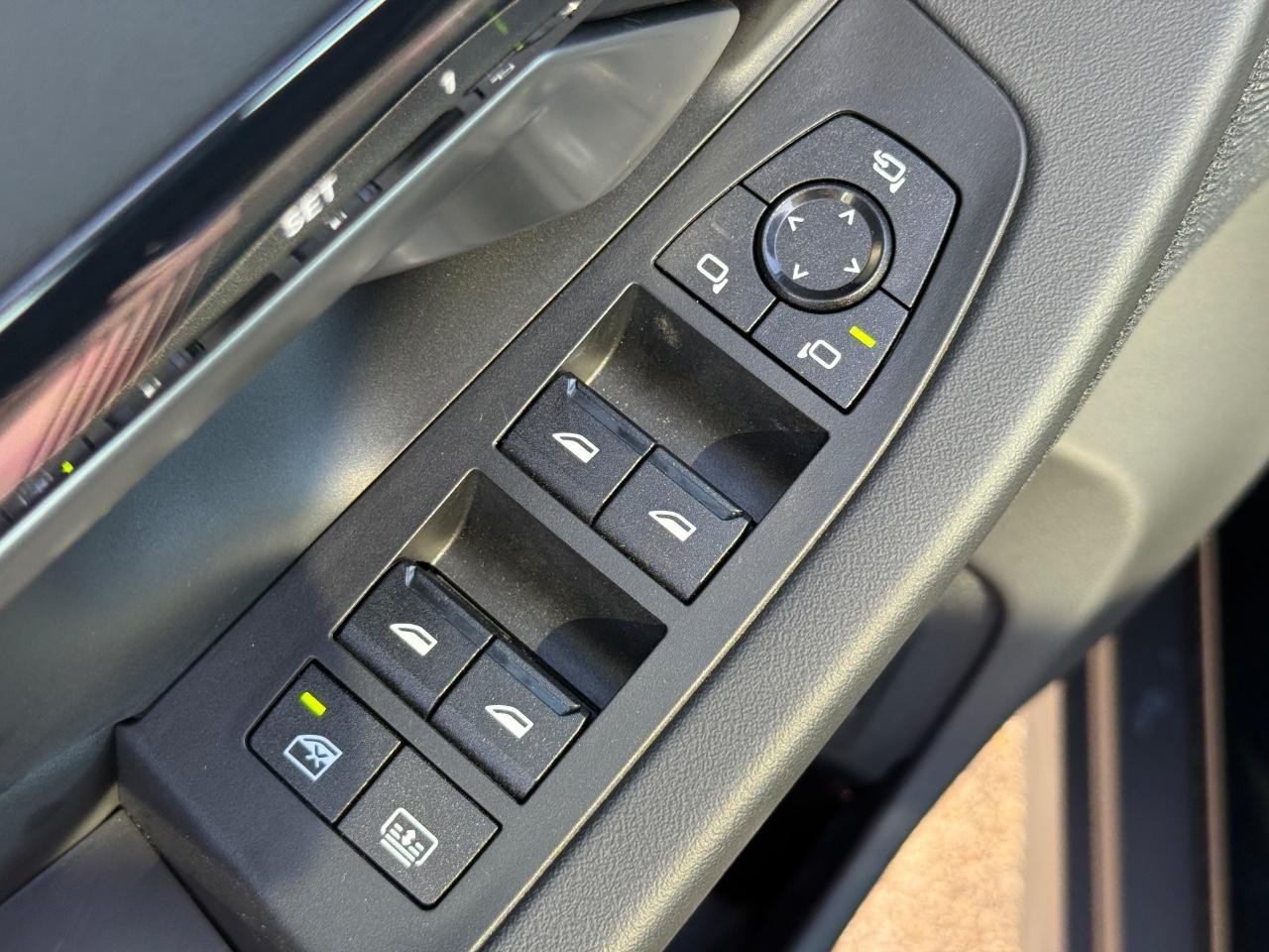 BMW 5 Series Vehicle Image 20