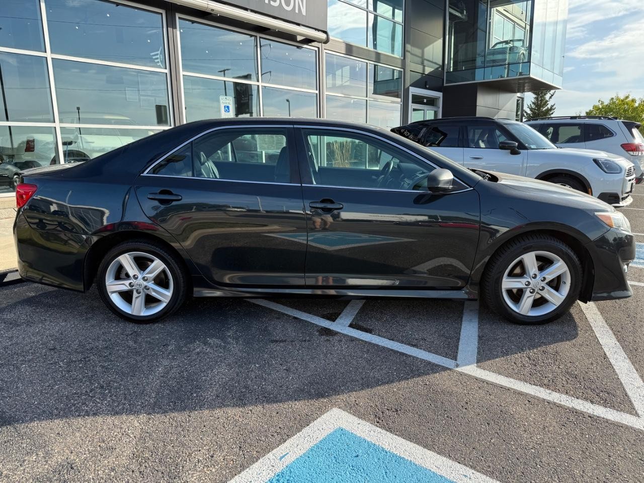 Toyota Camry Vehicle Image 02