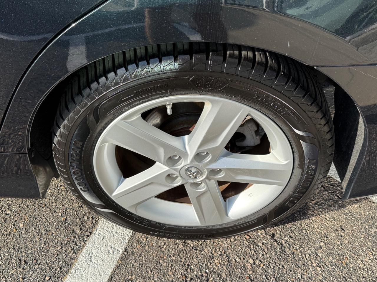 Toyota Camry Vehicle Image 06