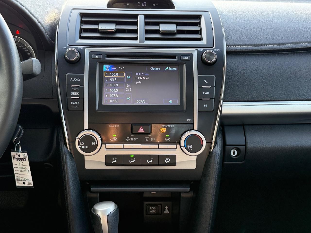 Toyota Camry Vehicle Image 11