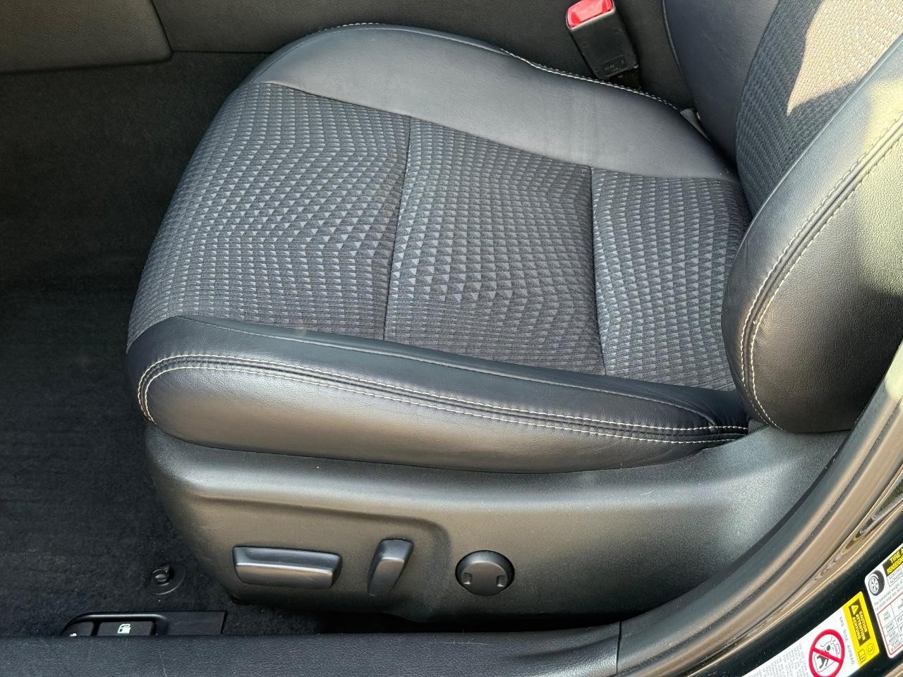 Toyota Camry Vehicle Image 20