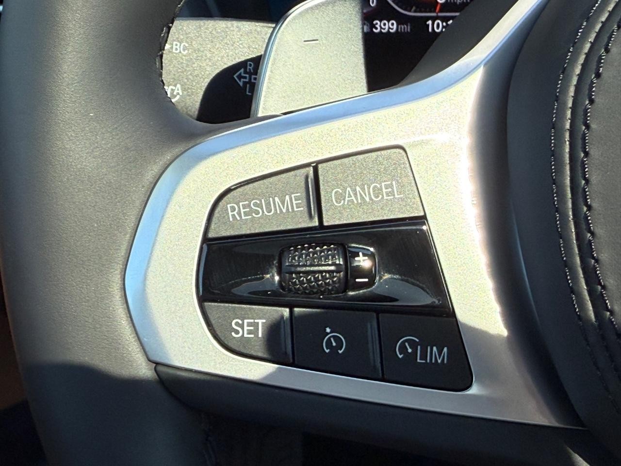 BMW X4 Vehicle Image 16