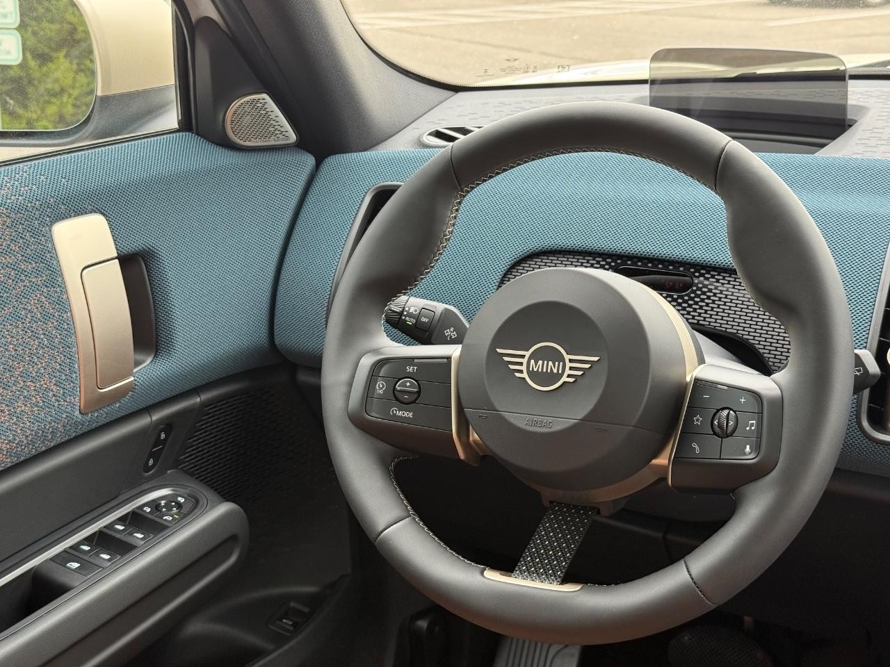 MINI Countryman Vehicle Image 09