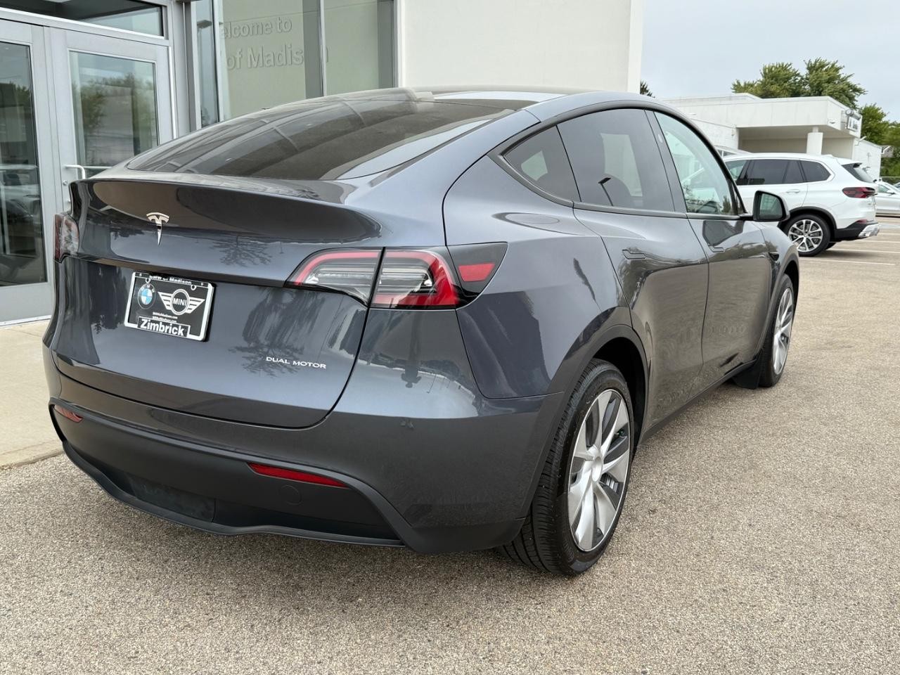 Tesla Model Y Vehicle Image 03