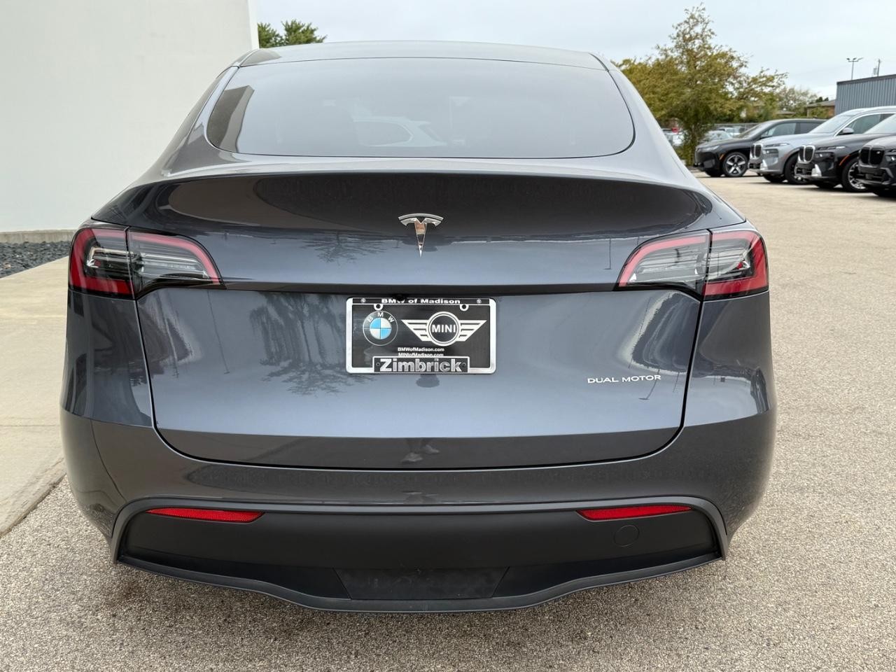 Tesla Model Y Vehicle Image 04