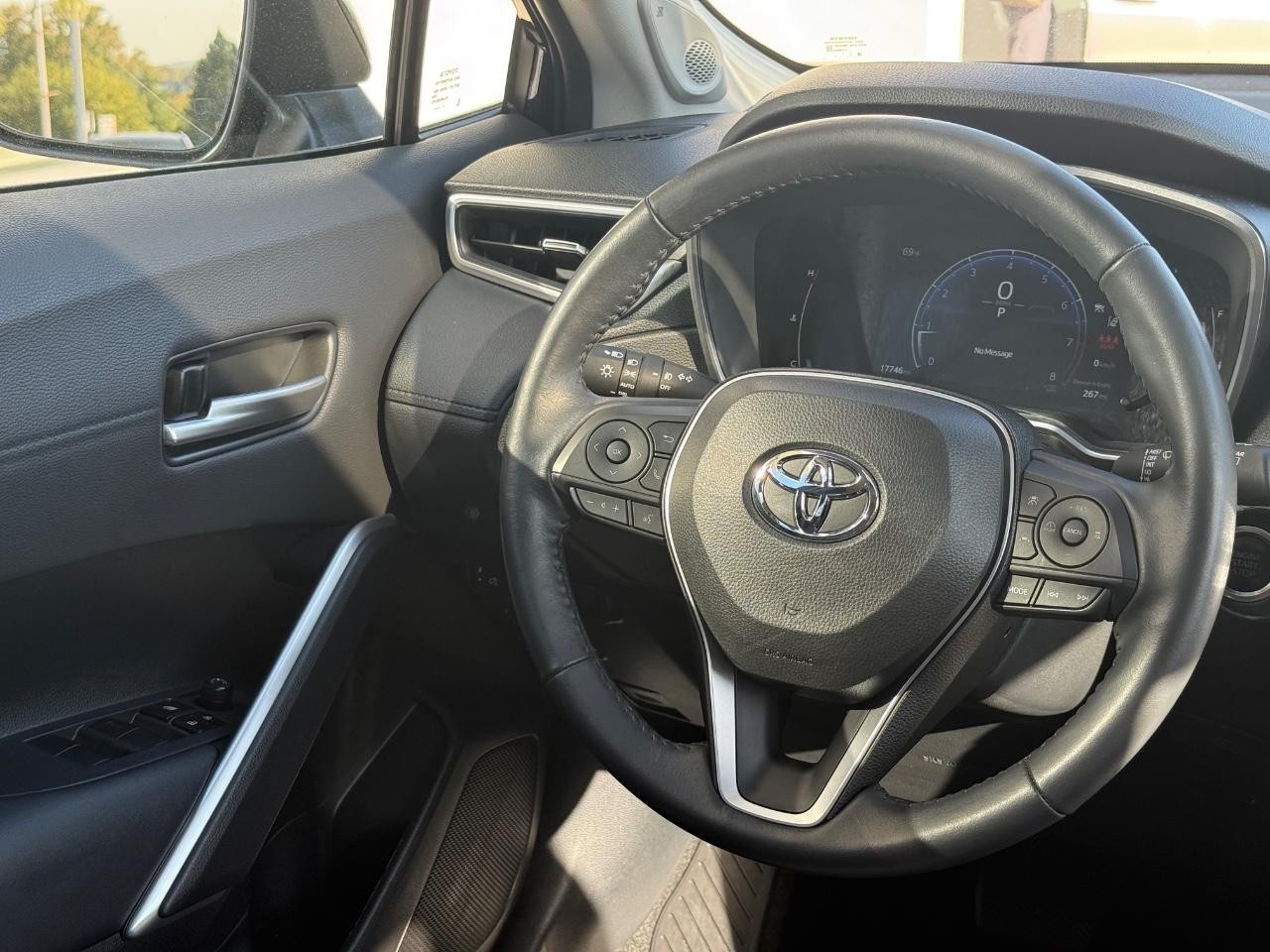 Toyota Corolla Cross Vehicle Image 22