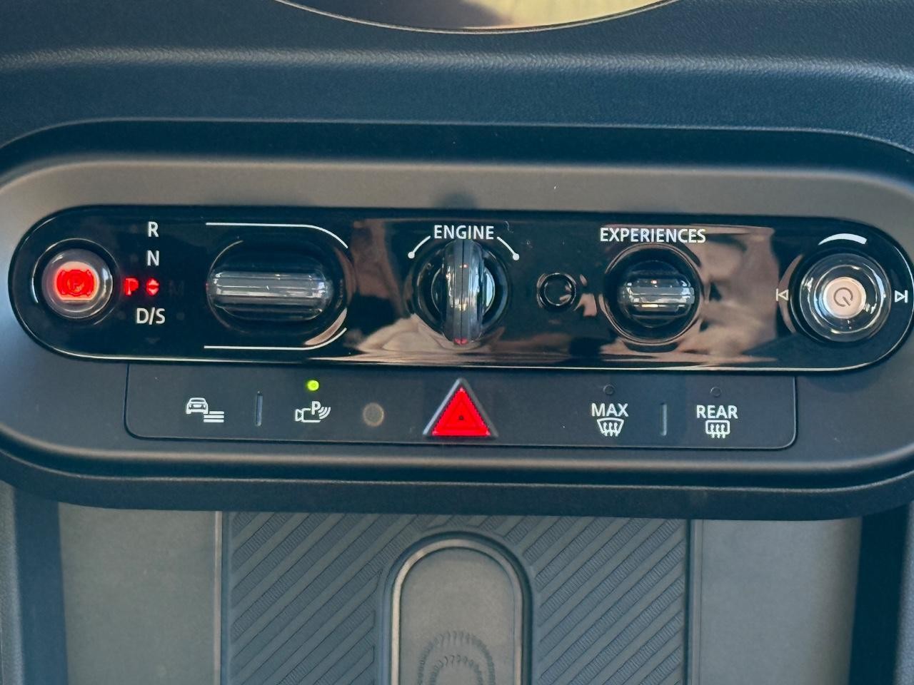 MINI Convertible Vehicle Image 09