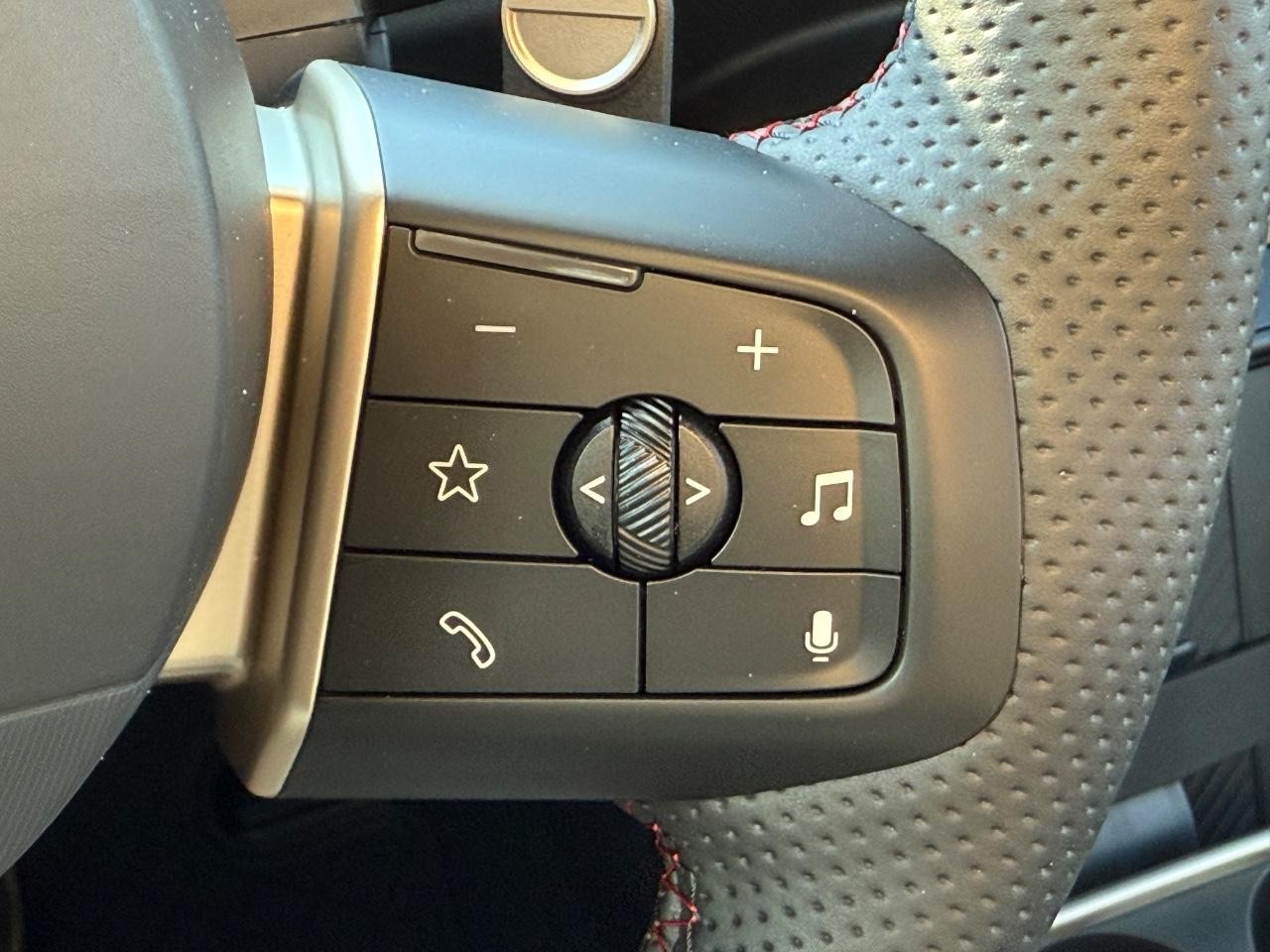 MINI Convertible Vehicle Image 13