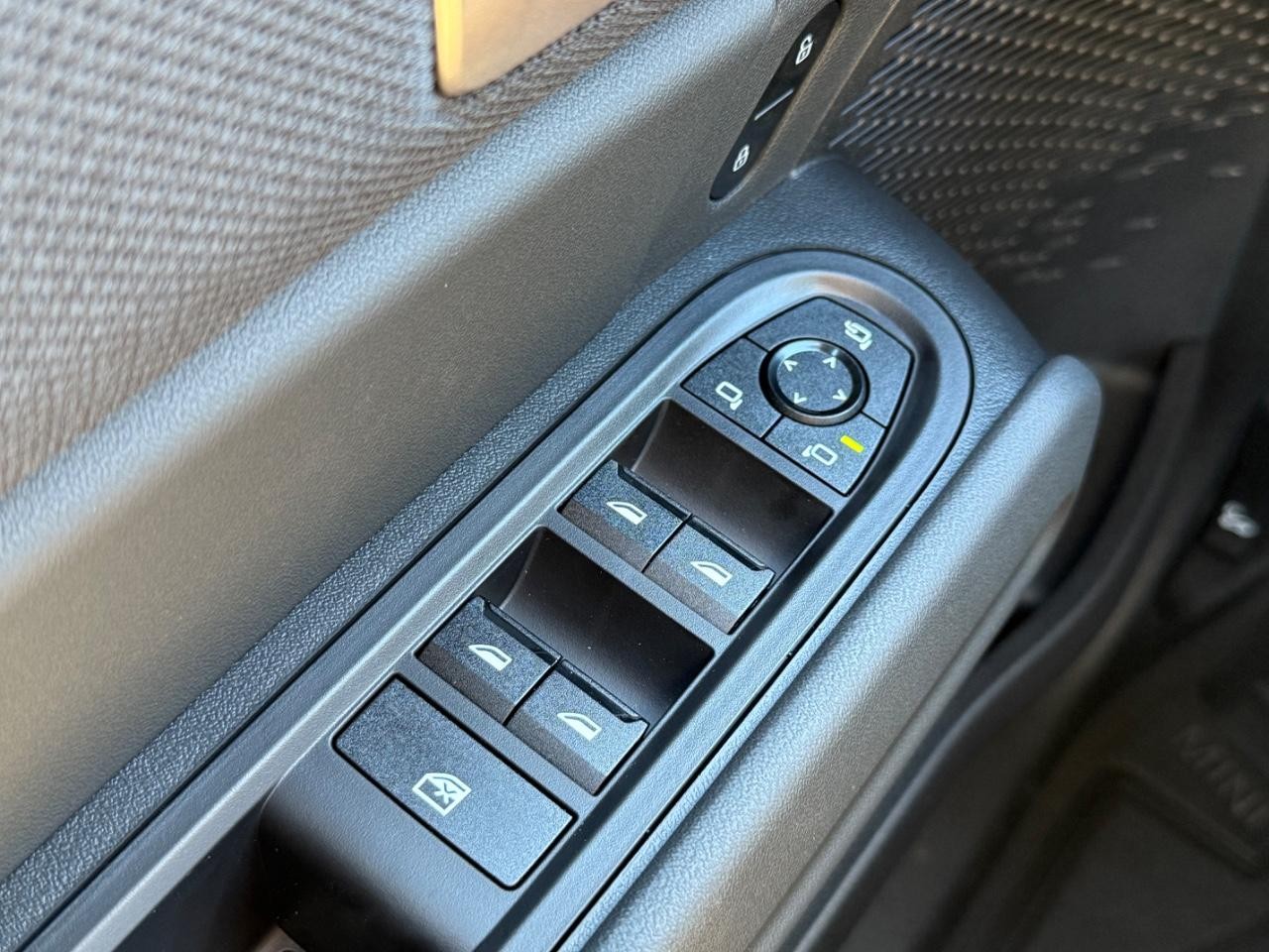 MINI Countryman Vehicle Image 15