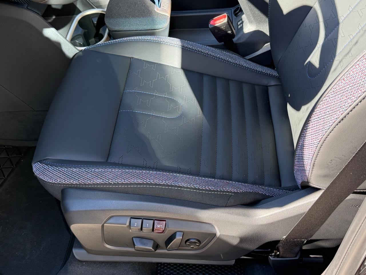 MINI Countryman Vehicle Image 16