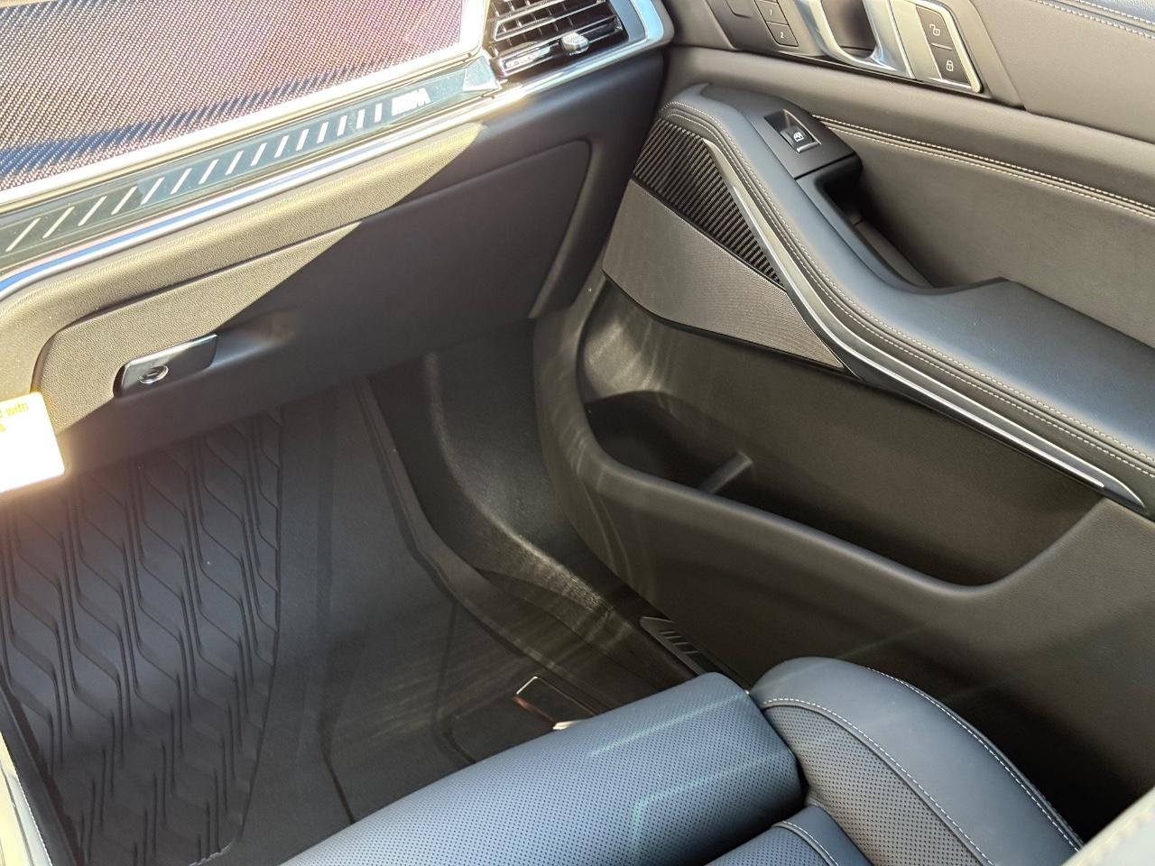 BMW X7 Vehicle Image 11