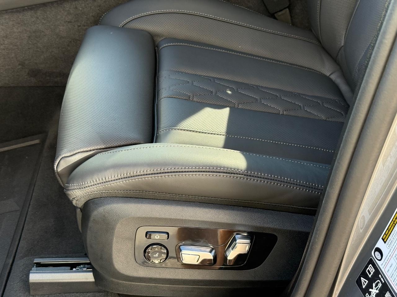 BMW X7 Vehicle Image 18