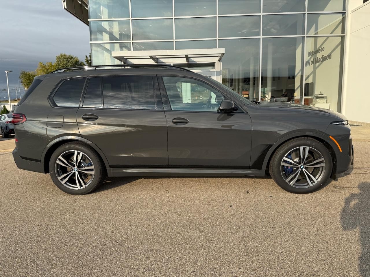 BMW X7 Vehicle Image 02