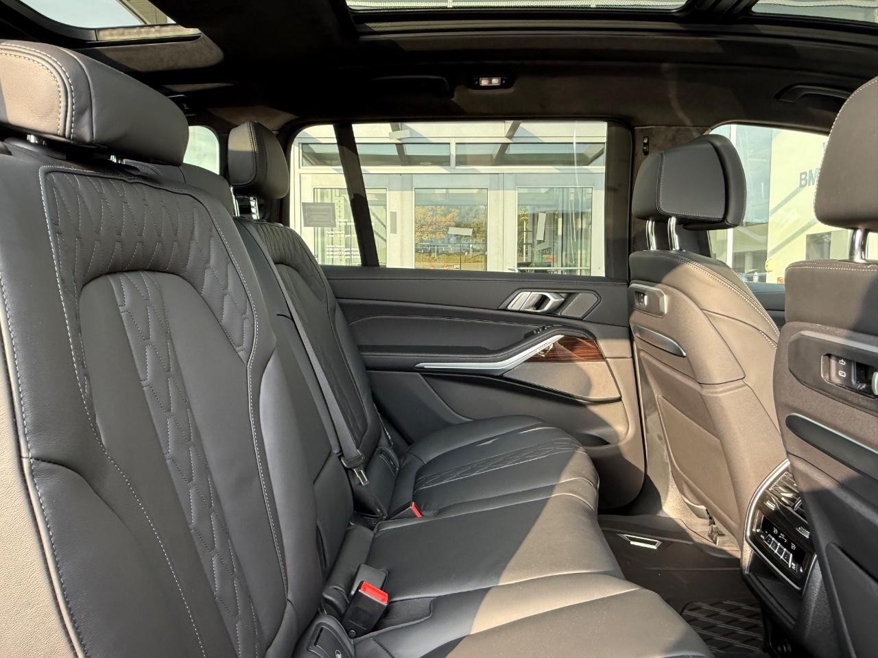 BMW X7 Vehicle Image 05